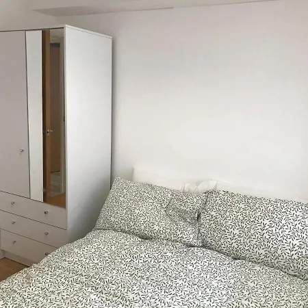 August Disc - Long - Contractors Apartman Bristol